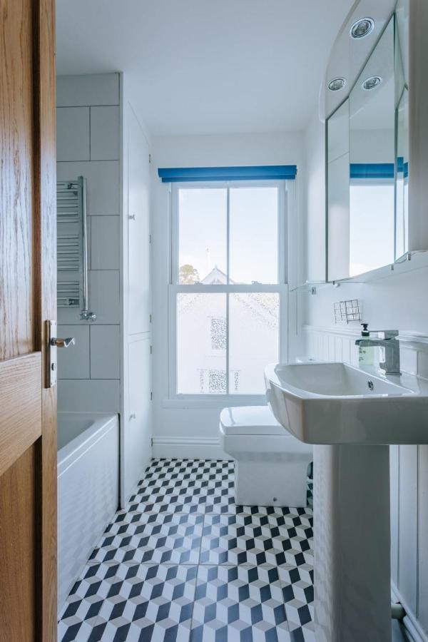The Slipway Harbour Parking 1 Min & Garden Holiday home